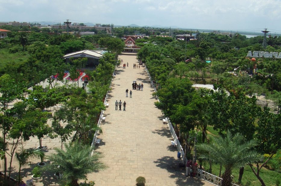 Queen's Land, Chembarambakkam, Tamil Nadu, India